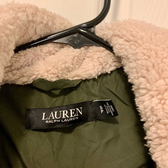 Ralph Lauren coat, with ribbed cuffs and a faux fur–lined mock turtleneck - Picture 7 of 7